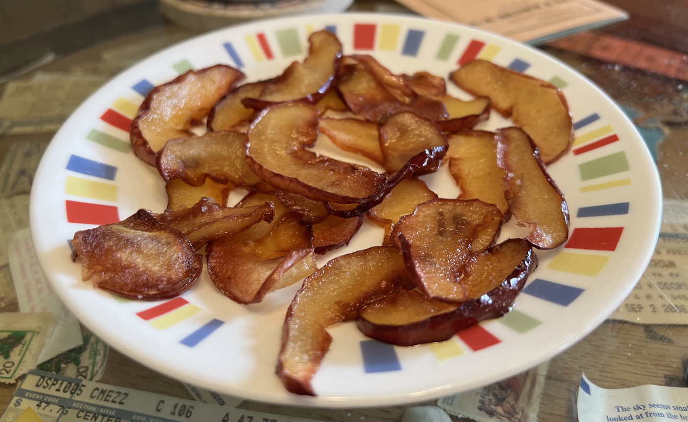 Fried apple slices